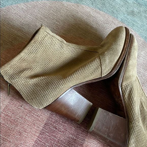 Aquatalia Perforated Tan Fall Brown Ankle Boots With Chunky Heel - Picture 10 of 15